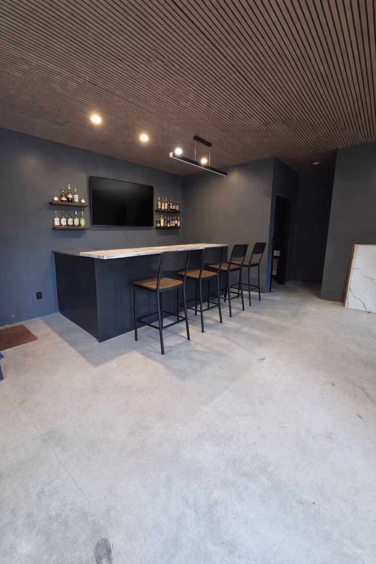 Lounge and bar area at the Riverview B&B