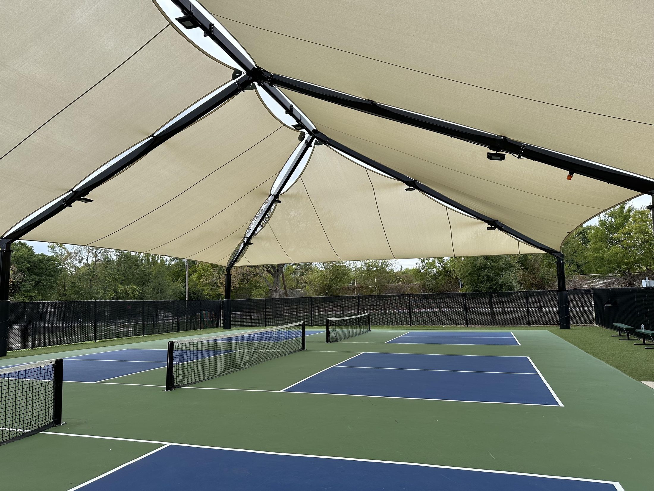 Covered pickleball courts at Vida View Retreat