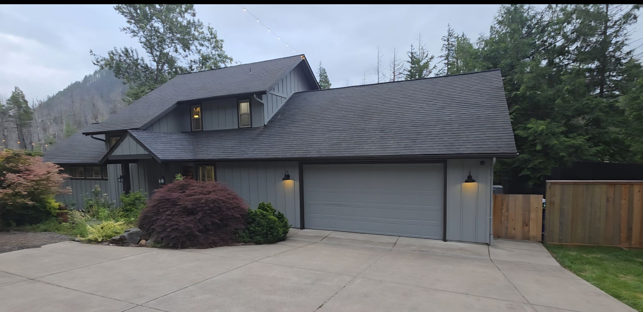 Front exterior of The River Front House at Vida View Retreat on the McKenzie River