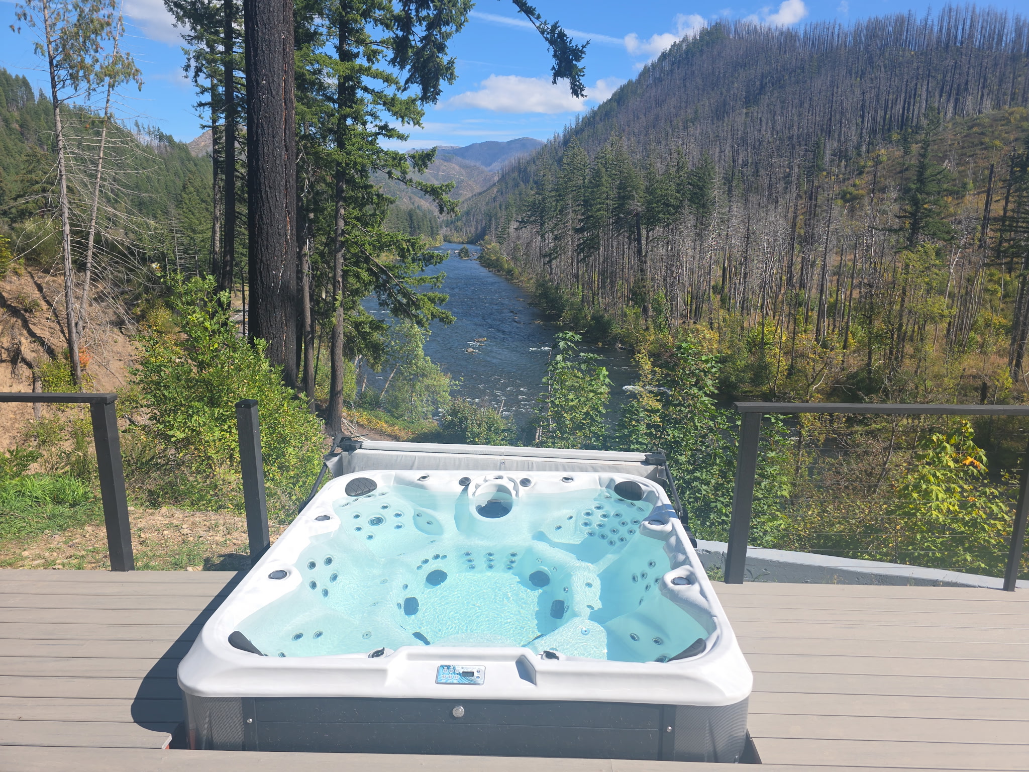 Hot tub on the Bed and Breakfast deck overlooking the McKenzie River
